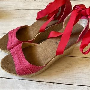 BEARPAW Red Wedge Sandals Size 11